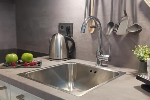 Η κουζίνα ή μικρή κουζίνα στο PiMa aan Zee Julianadorp - charmantes Appartement für bis zu 2 Personen in unmittelbarer Nähe zum Strand - Haustiere herzlich willkommen