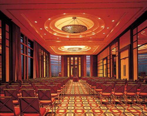 an empty banquet hall with chairs and a ceiling at Grand Fiesta Americana Chapultepec in Mexico City