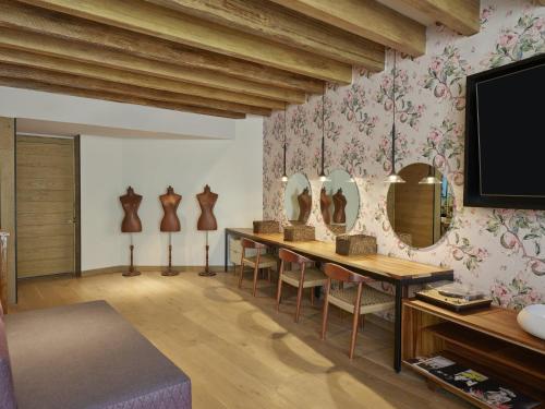 a dressing room with a table and a mirror at Live Aqua San Miguel de Allende in San Miguel de Allende