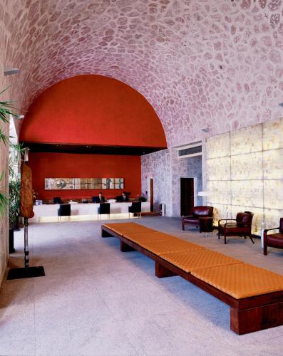 a large room with a bench in the middle at Grand Fiesta Americana Queretaro in Querétaro