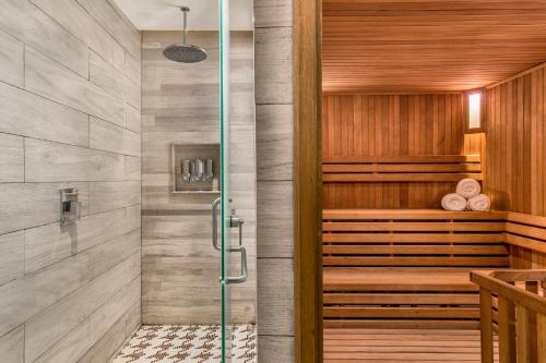 a sauna with a shower and a bench at Live Aqua Ciudad de Mexico Bosques de las Lomas in Mexico City