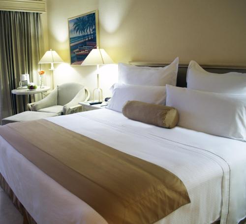 a large white bed in a hotel room at Grand Fiesta Americana Veracruz in Veracruz