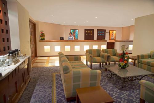 a waiting room with chairs and a bar in a hospital at Grand Fiesta Americana Veracruz in Veracruz