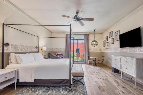 a bedroom with a large bed and a flat screen tv at Fiesta Americana Hacienda Galindo Resort & Spa in Galindo