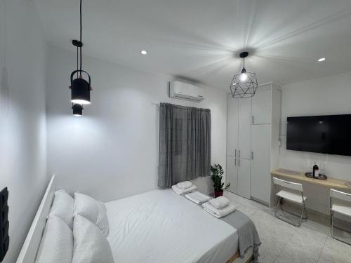 Ένα ή περισσότερα κρεβάτια σε δωμάτιο στο Spartan Nest Modern Cozy Stay