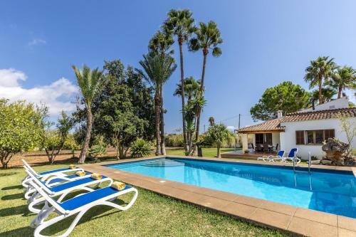 Villa Roma with pool and mountain views