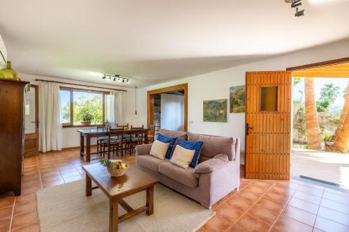 Villa Roma with pool and mountain views
