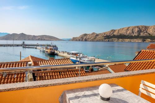 Apartment Igor with Balcony and Sea View