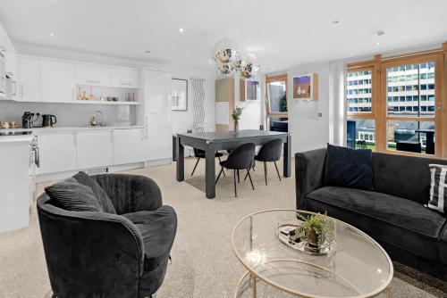 Penthouse Noir - Wyndale Living - Central BHam 2BR photo 8