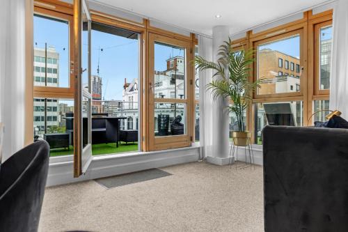 Penthouse Noir - Wyndale Living - Central BHam 2BR photo 49