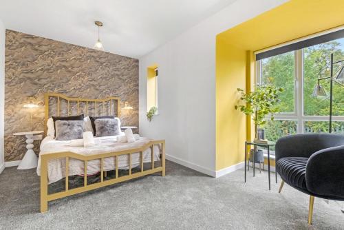 Giường trong phòng chung tại Mystic Heights- Wyndale Signature Stays