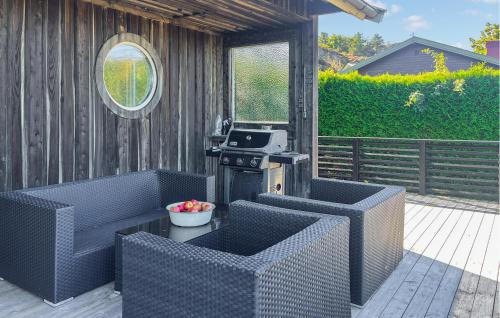 Χώρος καθιστικού στο Cozy Home In Bjönni With Sauna