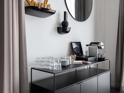 a glass table with glasses on it in a room at ibis Styles Toulouse Cite Espace in Toulouse