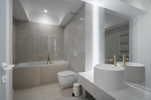 Koupelna v ubytování The Cortina One 1BR Apartment for 4