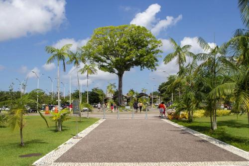 a walkway in a park with palm trees at Casa inteira próx ao Hangar COP30 - 3km in Belém