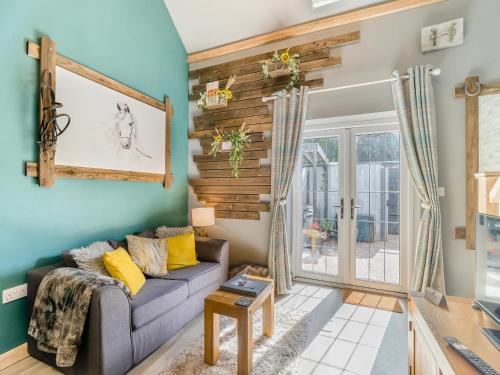 Χώρος καθιστικού στο Coachmans Cottage - Uk50418