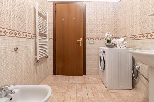 a bathroom with a sink and a washing machine at Zardo Winery 2 in San Pietro in Cariano