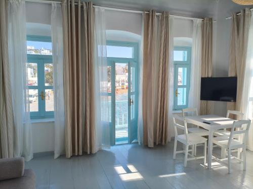 To Kamnaki - beachfront apartment in Mykonos town