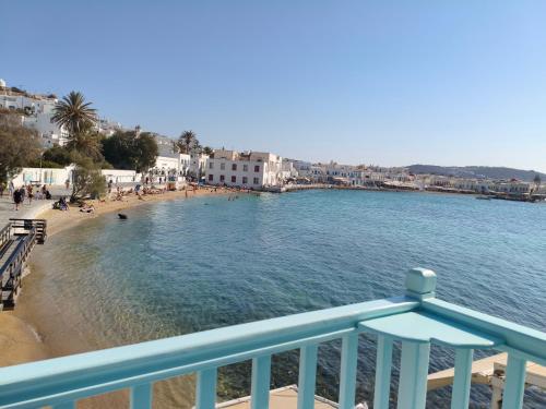To Kamnaki - beachfront apartment in Mykonos town