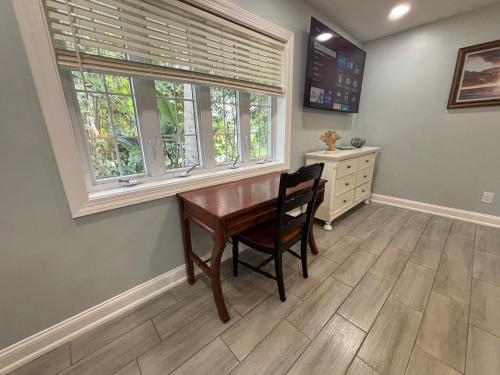 Φωτογραφία από το άλμπουμ του Mahi - New Renovation On Gulf Access Canal 1.3 Mile 2 Beach σε Bonita Springs
