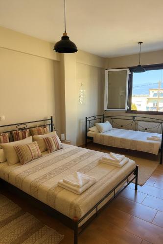 Ένα ή περισσότερα κρεβάτια σε δωμάτιο στο Il Gusto Rooms - Avia Seaview Retreat!