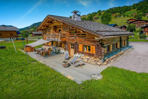 Peisaj natural din apropierea acestui chalet