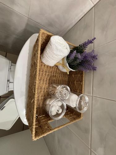 a basket on the side of a toilet in a bathroom at Levi Beach in Toa Baja