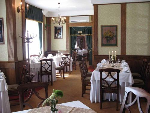 A restaurant or other place to eat at Pańska Góra