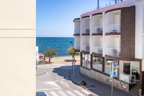 01 Codolar L'Escala – en segunda línea del mar