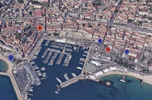 een kaart van een stad met drie rode stippen bij Appartement 33 m2 comme une junior suite - vue Port et Palais des festivals in Cannes