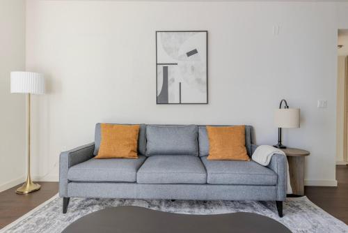 a living room with a blue couch in a room at Blueground Milpitas pool nr Ed R Levin Park SFO-2021 in Milpitas