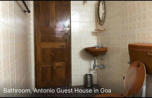 Ένα μπάνιο στο Antonio's guest house