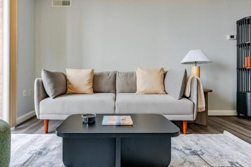 Gallery image of Blueground Woodmont Triangle fitness nr Park WDC-1163 in Woodmont