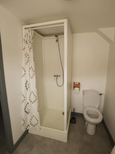 Kamar mandi di Mon Petit Café