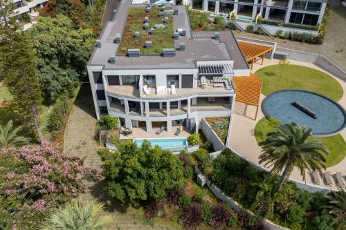 Acqua Sensation Suites by LovelyStay