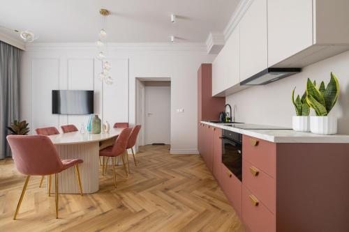 4 Bedroom Apartment with Private Sauna and Parking