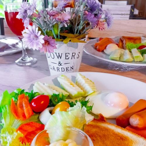 a plate of food with eggs and vegetables on a table at Dewy Hill ดิวอี้ ฮิลล์ เขาใหญ่ วังน้ำเขียว in Ban Khlong Krathon