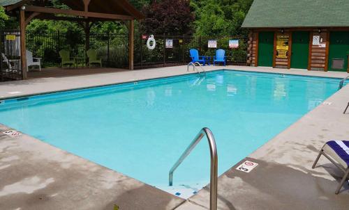 Cabin Retreat - Private Hot Tub & Pool Table photo 39