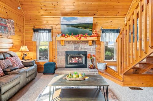 Cabin Retreat - Private Hot Tub & Pool Table photo 9