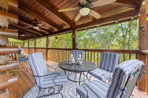 Cabin Retreat - Private Hot Tub & Pool Table photo 4