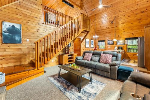 Cabin Retreat - Private Hot Tub & Pool Table photo 11