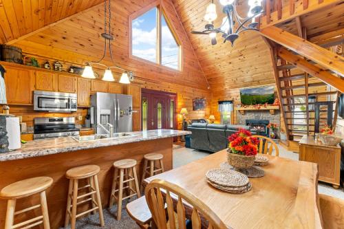 Cabin Retreat - Private Hot Tub & Pool Table photo 15