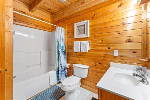 Cabin Retreat - Private Hot Tub & Pool Table photo 23