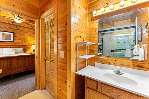 Cabin Retreat - Private Hot Tub & Pool Table photo 28