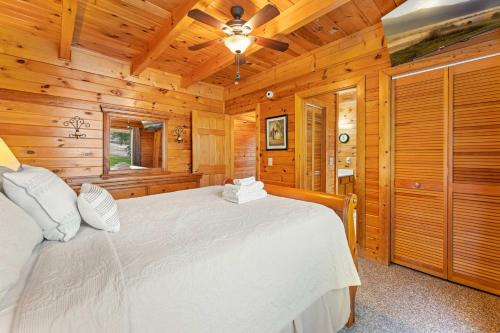 Cabin Retreat - Private Hot Tub & Pool Table photo 27