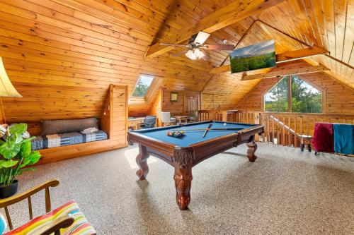 Cabin Retreat - Private Hot Tub & Pool Table photo 32