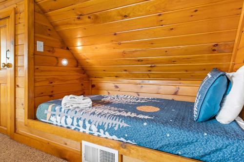 Cabin Retreat - Private Hot Tub & Pool Table photo 35