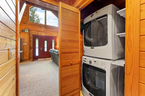 Cabin Retreat - Private Hot Tub & Pool Table photo 36