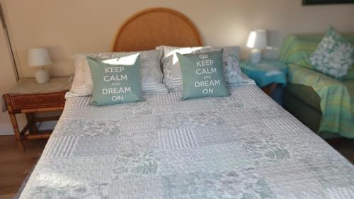 Katil atau katil-katil dalam bilik di A new apartment with a view at Goedehoop, Strand, Western Cape
