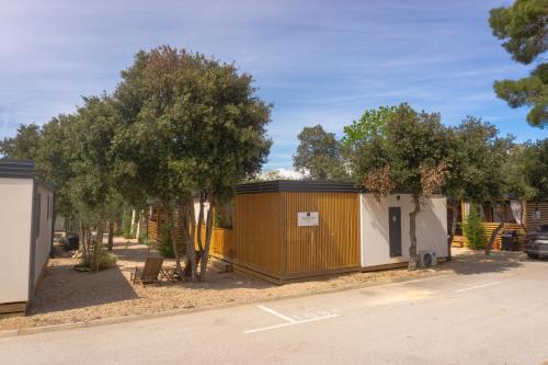Mobile Home Saky, Biograd na Moru